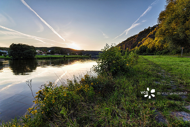 伏尔塔瓦河日落图片素材