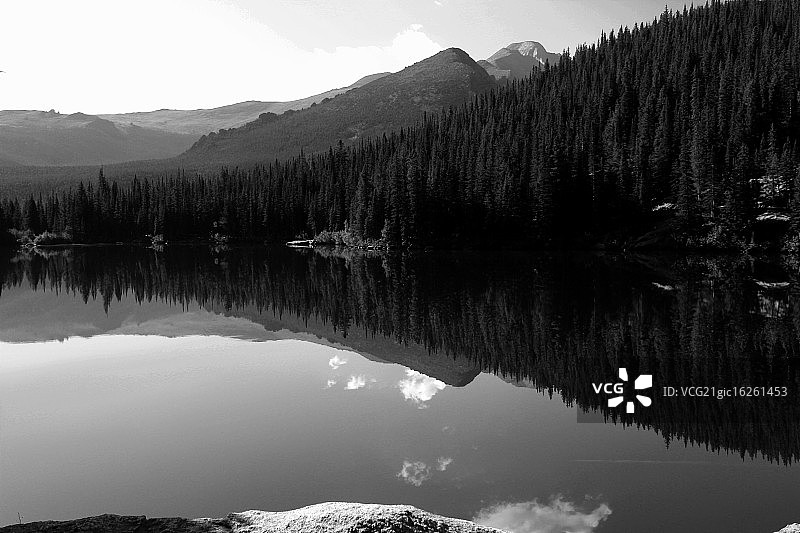 落基山倒影图片素材