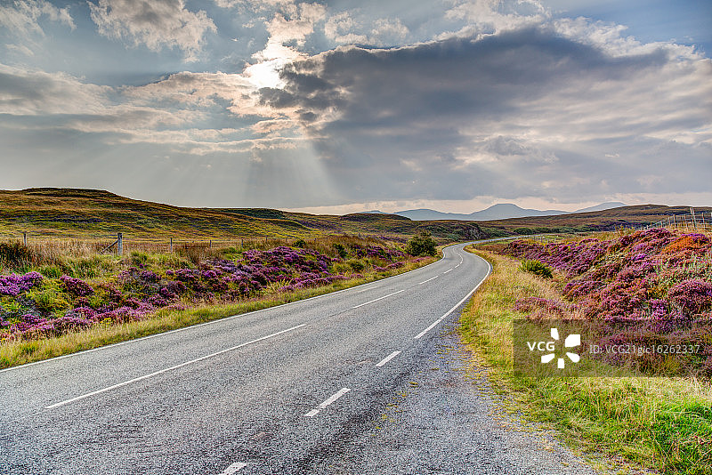 通往高地的道路图片素材