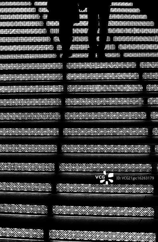 情侣台阶图片素材