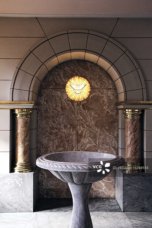 神圣洗礼图片素材