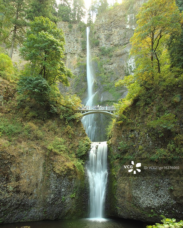 坚实瀑布图片素材