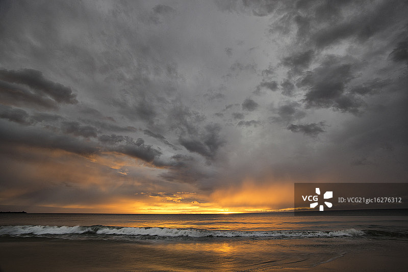 哈普纳海滩的火烧云图片素材