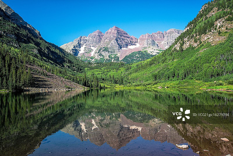 栗色的钟声图片素材