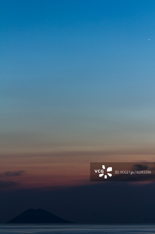 斯特龙博利火山图片素材