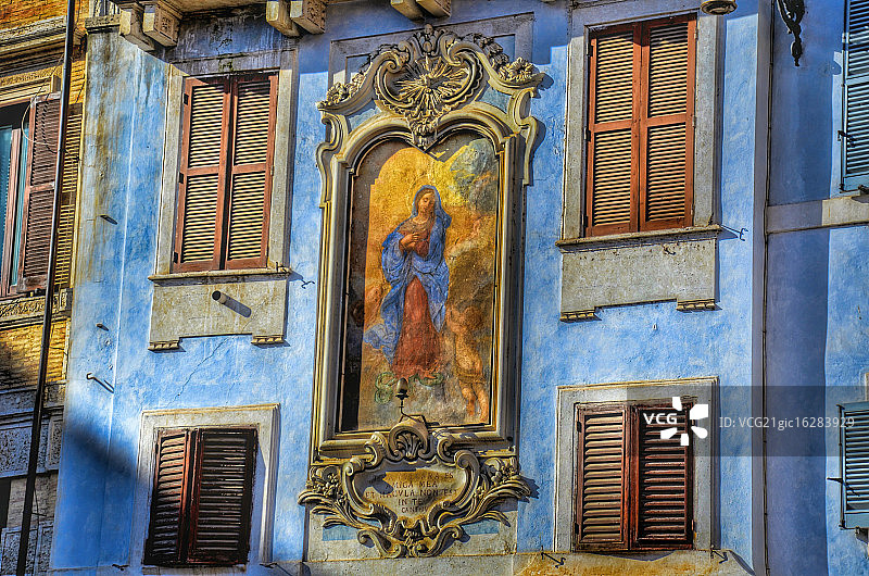 罗通达广场的圣母像图片素材