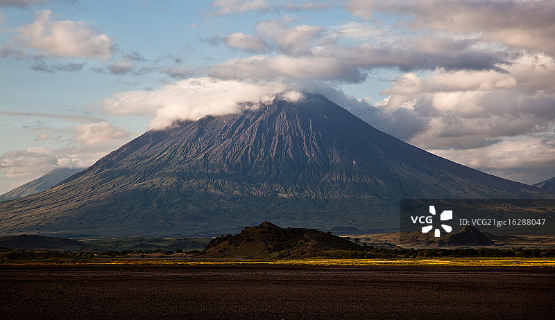 坦桑尼亚伦盖火山图片素材