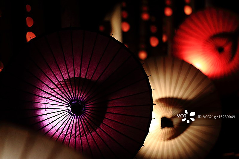 持续的雨伞图片素材