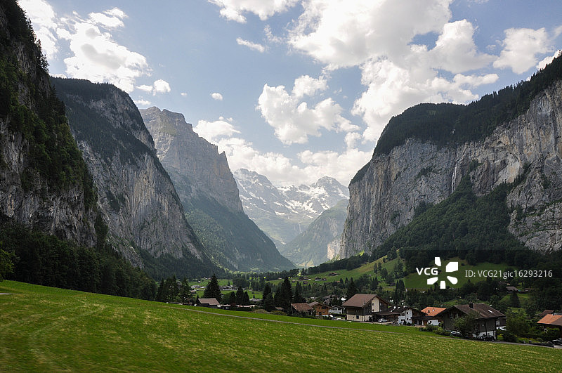 劳特布龙嫩山谷！图片素材
