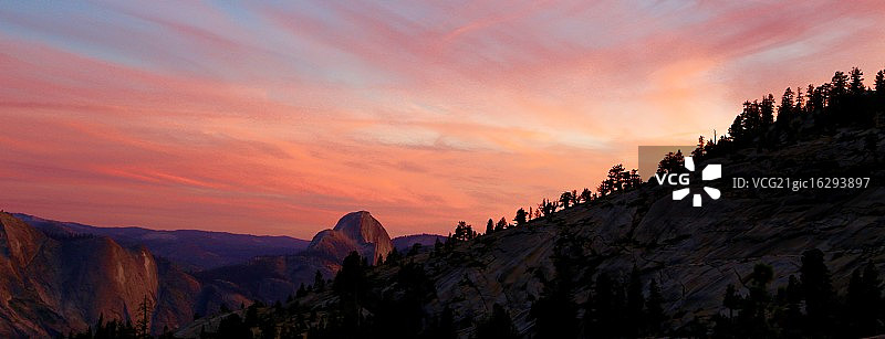 日落时分的半圆顶图片素材