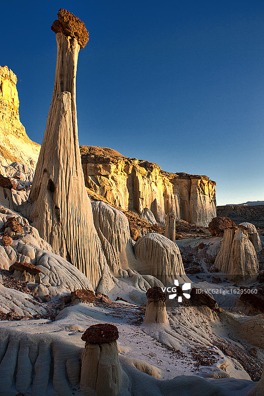 白色瓦维普石林图片素材