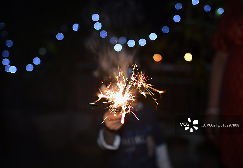 享受灯光节.jpg图片素材