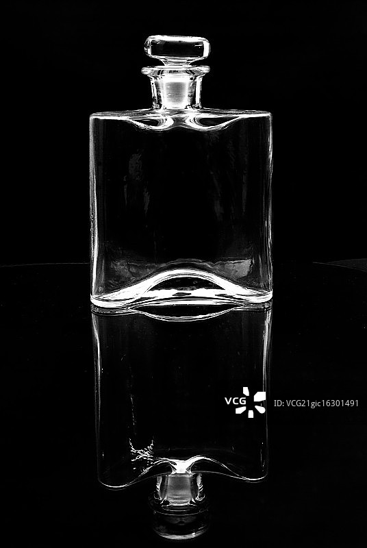 透明玻璃空水壶图片素材