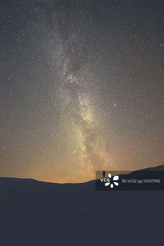 送牛奶的人图片素材