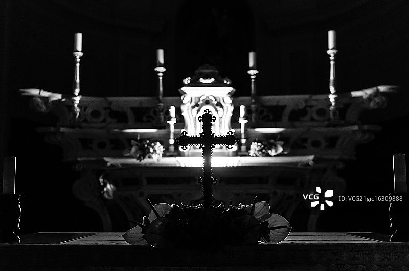 十字架后面的光图片素材