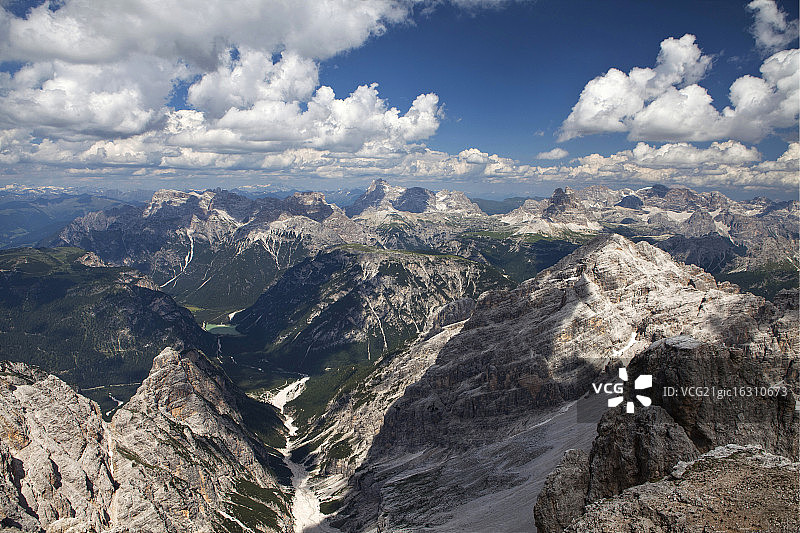 白云石山脉图片素材