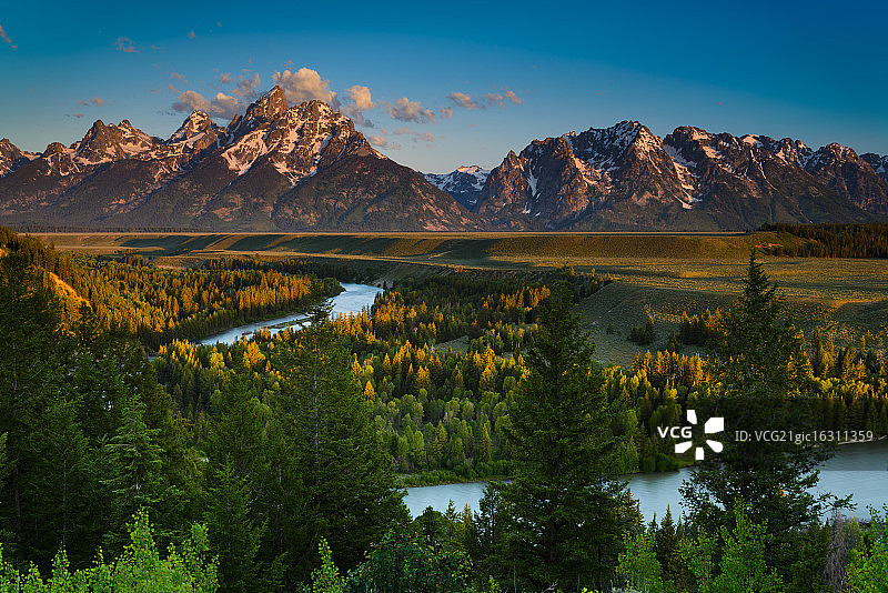 蛇河的早晨图片素材