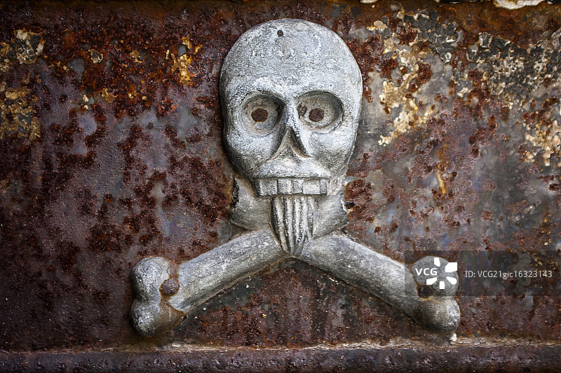 破碎的头骨图片素材