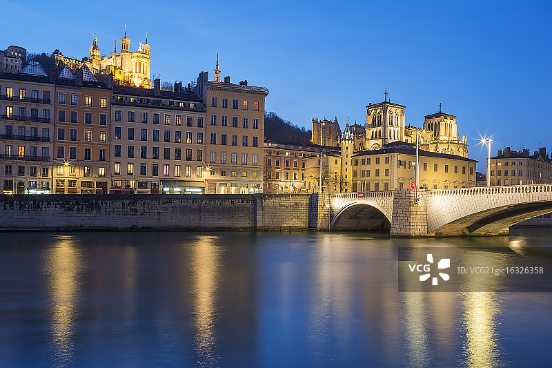 里昂夜景与索恩河图片素材