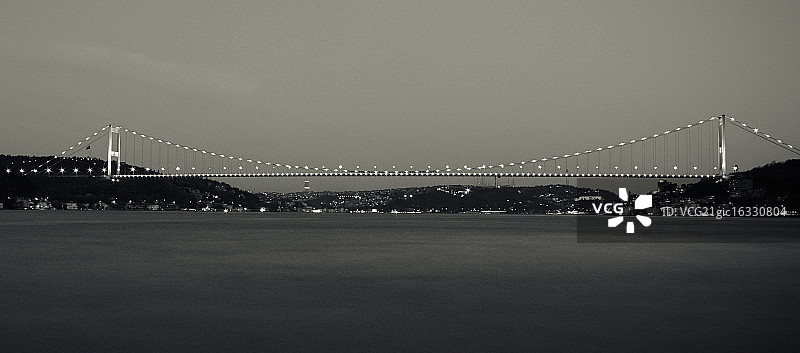 横跨博斯普鲁斯海峡的大桥图片素材
