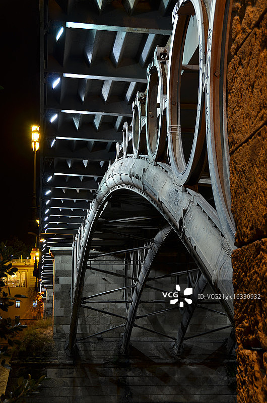 塞维利亚特里亚纳桥图片素材