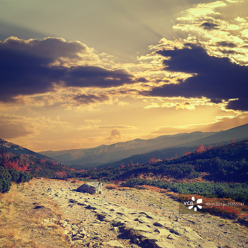 复古风塔特拉山脉风光图片素材
