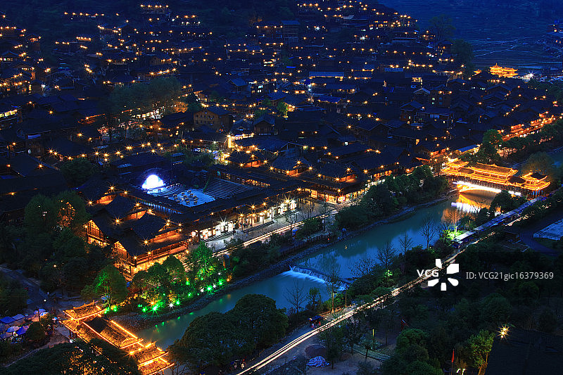 贵州贵阳千户苗寨黄昏繁星暗远图片素材