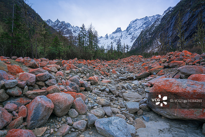 川西红石滩图片素材