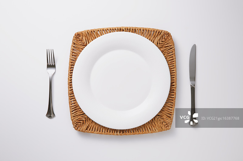 空盘子和餐具图片素材