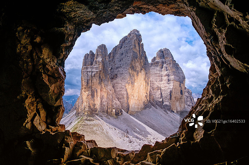 拉瓦莱多三峰图片素材