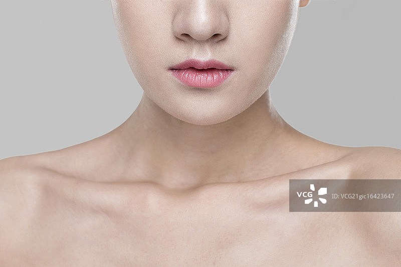 面容清新的长发美女图片素材