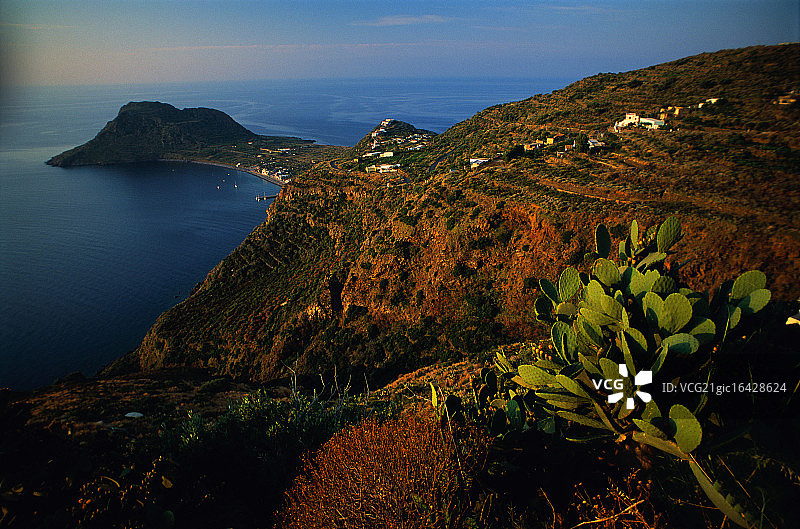 从山顶看到的菲利库迪岛图片素材