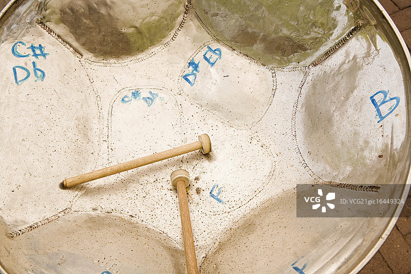 钢鼓和鼓槌图片素材