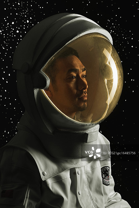 太空头盔中的宇航员图片素材