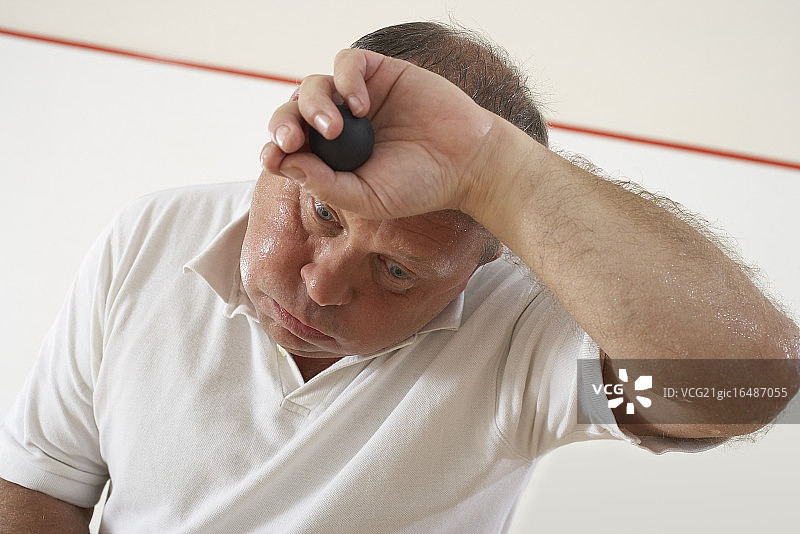 疲惫的壁球运动员图片素材