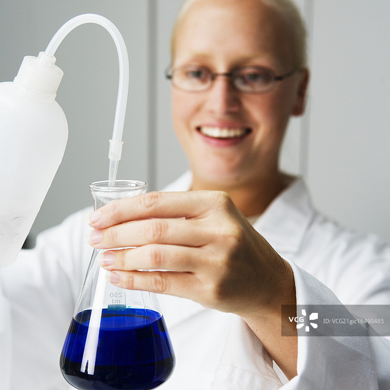 实验室技术员实验图片素材