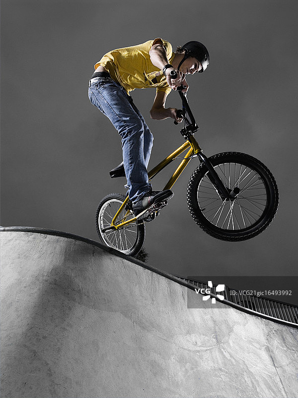 BMX自行车特技表演图片素材