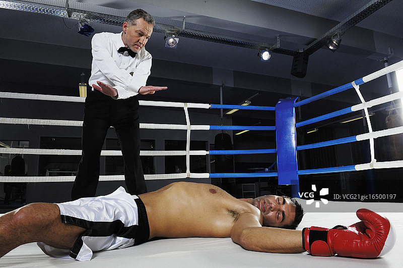 裁判终止比赛图片素材