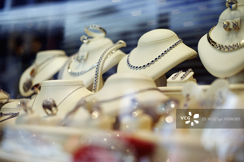 珠宝店的橱窗展示图片素材