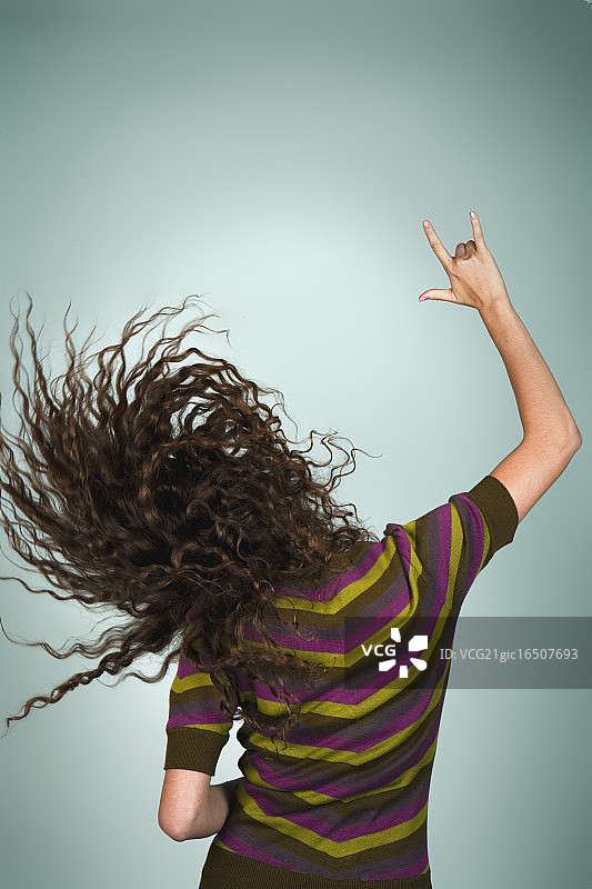 摇滚女性的背影图片素材