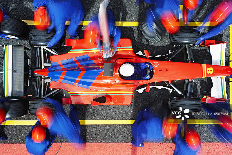 维修站的赛车手图片素材