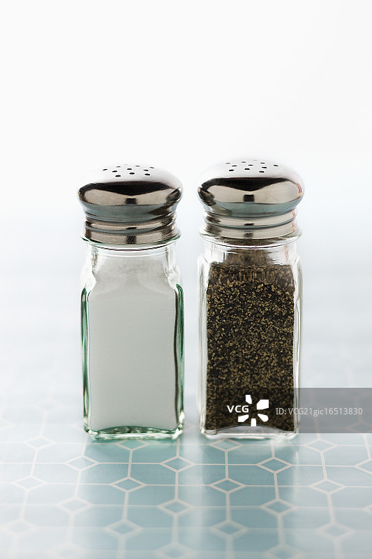 盐和胡椒调味瓶图片素材