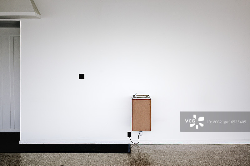 墙上的饮水机图片素材