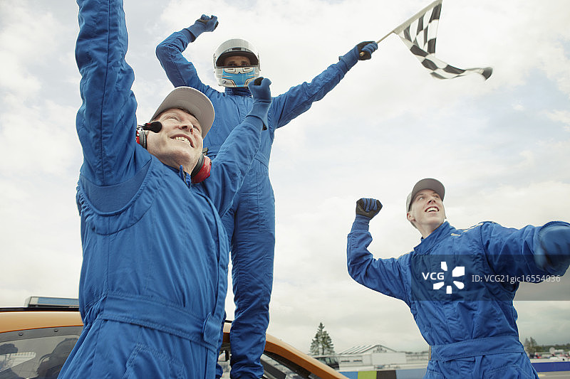 赛车队庆祝胜利图片素材