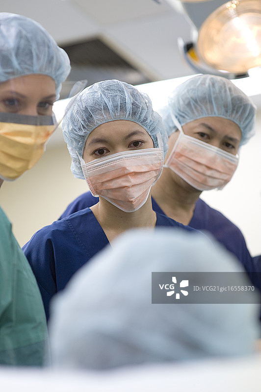 外科手术中的医院工作人员图片素材