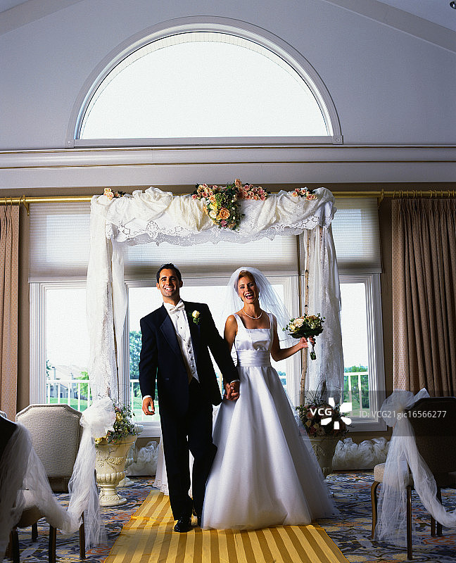 幸福的新娘和新郎图片素材