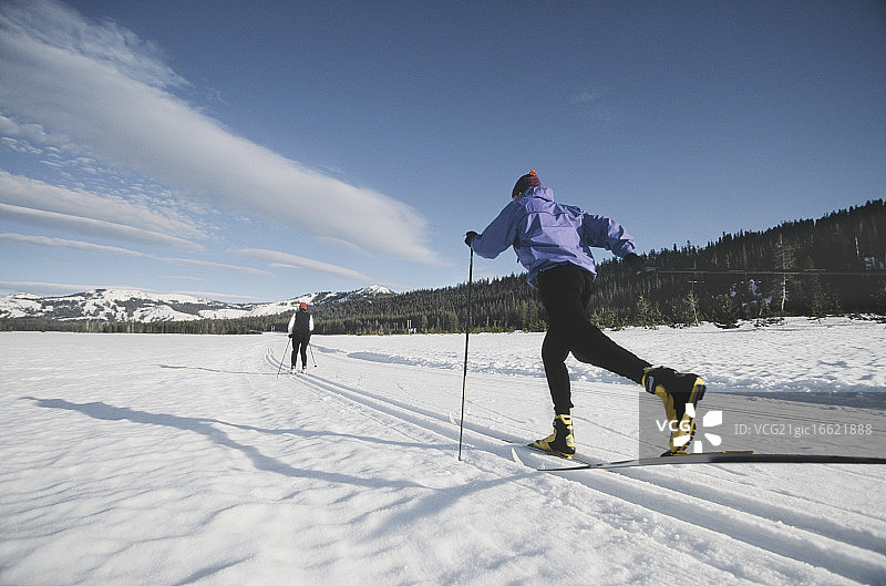 越野滑雪者图片素材