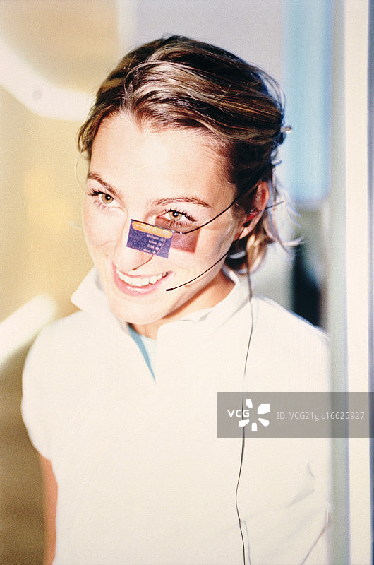 戴着耳机的女人图片素材