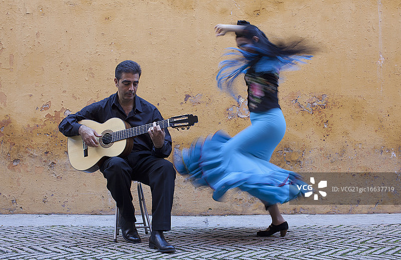 弗拉门戈舞者与吉他手图片素材