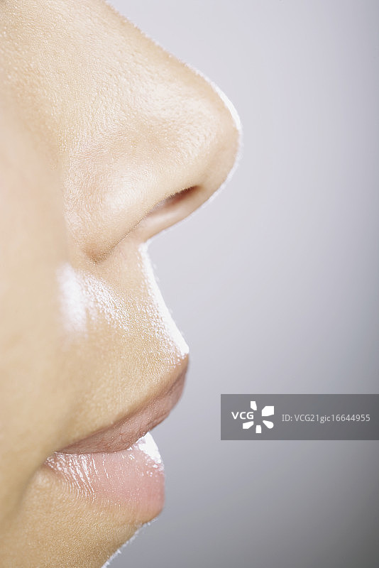 女人的鼻子和嘴巴图片素材